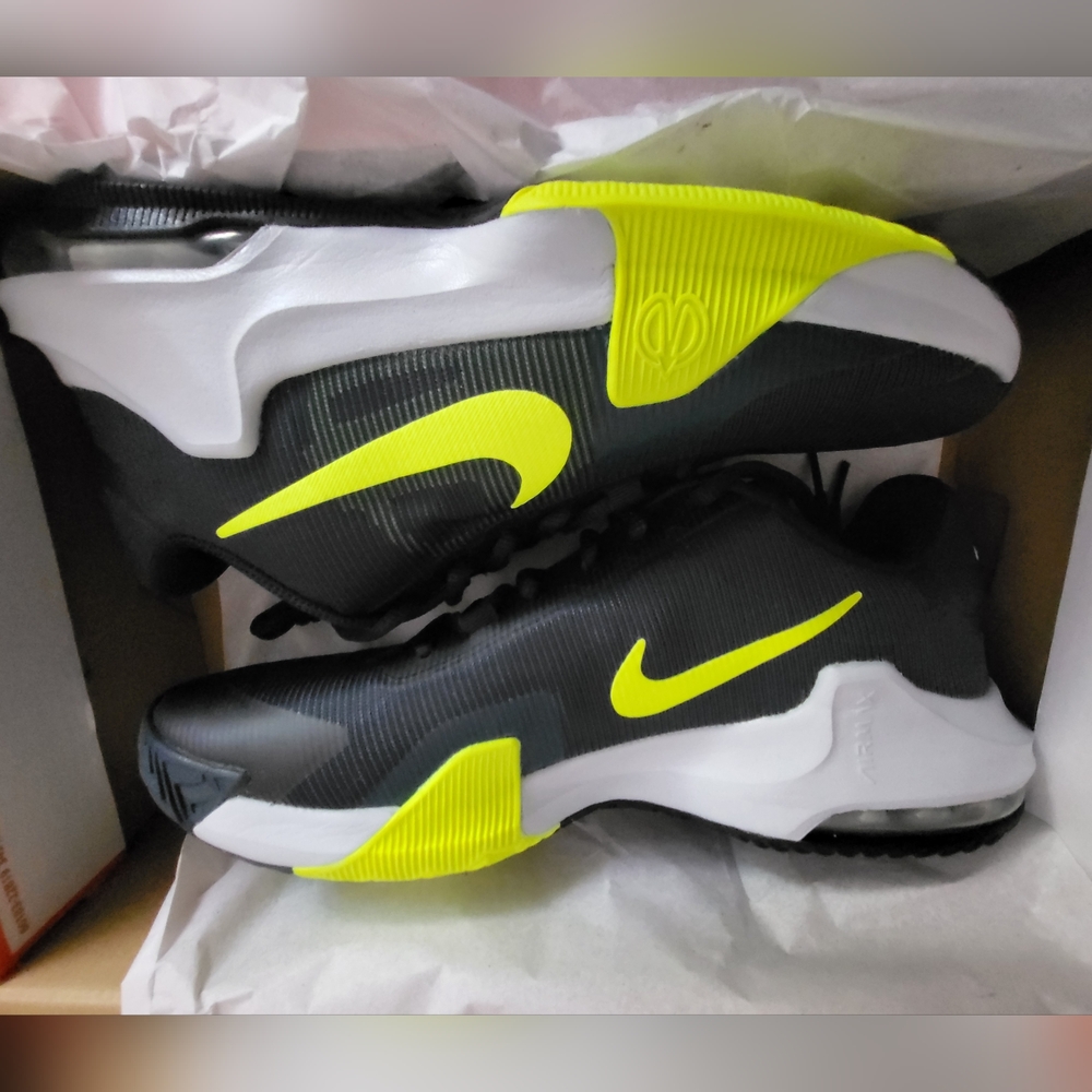 Nike Men's Black and Yellow Athletic Shoes